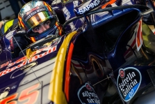 „Toro Rosso“ nubausta du kartus