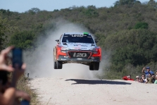 <span style="background:#000000; color:white; padding: 0 2px">WRC</span> Argentinoje pirmąją pergalę iškovojo H. Paddonas