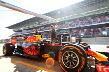 C. Horneris sužavėtas „Red Bull“ pilotų pasirodymu
