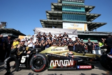 <span style="background:#3f3f3f; color:white; padding: 0 2px">IndyCar</span> 100-ąsias „Indy 500“ lenktynes iš „pole“ pozicijos pradės J. Hinchcliffe‘as