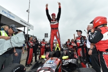 <span style="background:#3f3f3f; color:white; padding: 0 2px">IndyCar</span> Pirmose lenktynėse Detroite pergalę šventė S. Bourdais