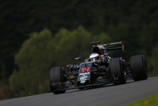 F. Alonso nepatenkintas „vaikiška“ „McLaren“ klaida