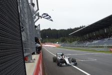 „Mercedes“ ruošia griežtas disciplinos priemones