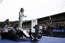 „Mercedes“ vadovybė leido pilotams toliau kovoti tarpusavyje
