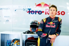 2017 m. „Toro Rosso“ ekipai atstovaus C. Sainzas ir D. Kvyatas