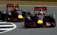 P. Lowe: „Renault“ jėgainė netrukdo „Red Bull“ pilotams važiuoti greičiau