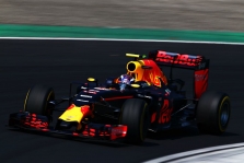 M. Verstappeną nustebino atsilikimas nuo „Mercedes“