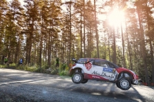 <span style="background:#000000; color:white; padding: 0 2px">WRC</span> Suomijos ralyje pergalę iškovojo K. Meeke‘as