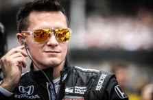 <span style="background:#3f3f3f; color:white; padding: 0 2px">IndyCar</span> Pocone vykusioje kvalifikacijoje - pirmoji M. Aleshino „pole“