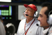 Pasaulis atsisveikina su legendiniu N. Lauda
