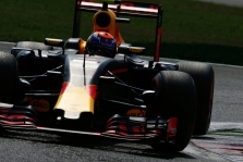 „Red Bull“: 2017 m. „Renault“ jėgainės deficitą kompensuos važiuoklė