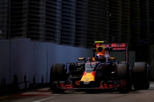 M. Verstappenas: „Toro Rosso“ nereikėjo liepti D. Kvyatui manęs praleisti