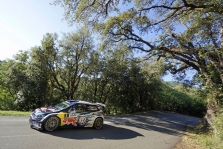 <span style="background:#000000; color:white; padding: 0 2px">WRC</span> S. Ogier sėkmingai pradėjo Korsikos ralį