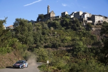 <span style="background:#000000; color:white; padding: 0 2px">WRC</span> Korsikos ralio lyderiu išlieka S. Ogier