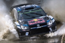<span style="background:#000000; color:white; padding: 0 2px">WRC</span> Velso ralyje lyderiu išlieka S. Ogier