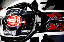 FIA pasiekė, kad būtų įvesta „Halo“, nors komandos buvo prieš