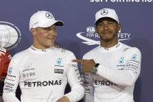 V. Bottas įsitikinęs: šilti santykiai su L. Hamiltonu tuoj pasibaigs 