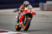 <span style="background:#d5002c; color:white; padding: 0 2px">MotoGP</span> M. Marquezas triumfavo Ostine, M. Vinalesas krito nuo motociklo