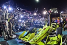 <span style="background:#3f3f3f; color:white; padding: 0 2px">IndyCar</span> S. Pagenaud Finikse iškovojo pirmąją pergalę ovalo trasoje