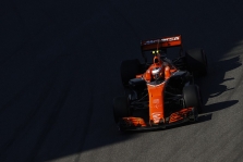 S. Vandoorne prarado tris starto pozicijas Monake