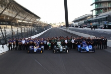<span style="background:#3f3f3f; color:white; padding: 0 2px">IndyCar</span> Indianapolyje „pole“ iškovojo S. Dixonas, F. Alonso startuos penktas