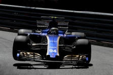 „Sauber“ vadovė niršta dėl J. Buttono sukeltos avarijos (VIDEO)