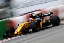 „Renault“: nematome jokių gerų priežasčių kopijuoti „Mercedes“ variklį