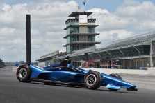 <span style="background:#3f3f3f; color:white; padding: 0 2px">IndyCar</span> „IndyCar“ pristatė 2018 m. bolidą