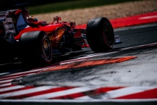 „Ferrari“ variklio galia stengiasi nenusileisti „Mercedes“