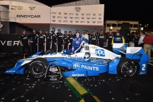 <span style="background:#3f3f3f; color:white; padding: 0 2px">IndyCar</span> Po kontakto su varžovu - J. Newgardeno pergalė