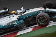 Varžovams nerimą kelia „Mercedes“ tempas