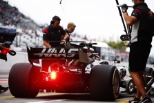 „Ferrari“ norėjo pakeisti vieną iš „Haas“ ekipos pilotų