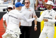 V. Bottas liko nustebintas L. Hamiltono darbu už trasos ribų