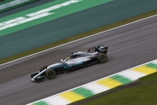 L. Hamiltonas iškovojo titulą „Mercedes“ komandai, bet ne atvirkščiai