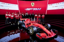 „Ferrari“ parodė 2018 metų mašiną