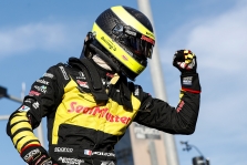 <span style="background:#3f3f3f; color:white; padding: 0 2px">IndyCar</span> Finikse vykusioje kvalifikacijoje greičiausias S. Bourdais