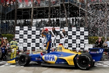 <span style="background:#3f3f3f; color:white; padding: 0 2px">IndyCar</span> A. Rossi nugalėjo Long Byče ir tapo čempionato lyderiu