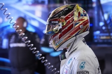 M. Raikkonen žinutė L. Hamiltonui: jei verki kaip mergaitė - šok baletą