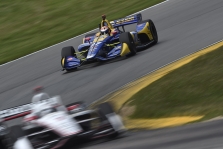 <span style="background:#3f3f3f; color:white; padding: 0 2px">IndyCar</span> Mid-Ohajuje vykusiose lenktynėse pergalę iškovojo A. Rossi
