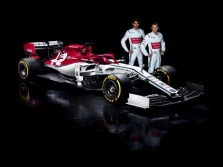 „Alfa Romeo“ oficialiai pristatė 2019 m. bolidą