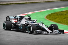 „Mercedes“ išbando bolido konfigūraciją Melburnui