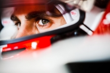 A. Giovinazzi: privalau daug ko išmokti iš K. Raikkoneno