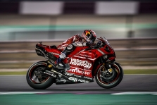 <span style="background:#d5002c; color:white; padding: 0 2px">MotoGP</span> Atkakli kova dėl pergalės Katare baigėsi A. Dovizioso triumfu