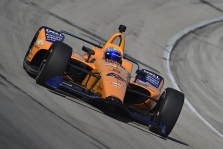 <span style="background:#3f3f3f; color:white; padding: 0 2px">IndyCar</span> Oficialu: „McLaren“ kitąmet sugrįš į „IndyCar“