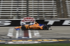 <span style="background:#3f3f3f; color:white; padding: 0 2px">IndyCar</span> F. Alonso Teksase pradėjo pasiruošimą „Indianapolis 500“ lenktynėms