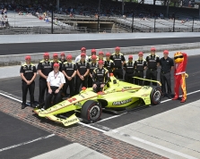 <span style="background:#3f3f3f; color:white; padding: 0 2px">IndyCar</span> Indianapolyje „pole“ iškovojo S. Pagenaud, o F. Alonso liko už borto