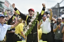 <span style="background:#3f3f3f; color:white; padding: 0 2px">IndyCar</span> 103-iose „Indianapolis 500“ lenktynėse pirmą kartą nugalėjo S. Pagenaud