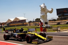 Teisėjai D. Ricciardo skyrė dvi baudas