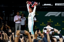 Dramatiškose D. Britanijos GP lenktynėse triumfavo L. Hamiltonas