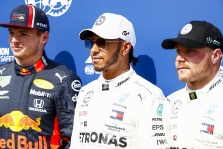 Vokietijoje „pole“ iškovojo L. Hamiltonas, „Ferrari“ susidūrė su technikos gedimais